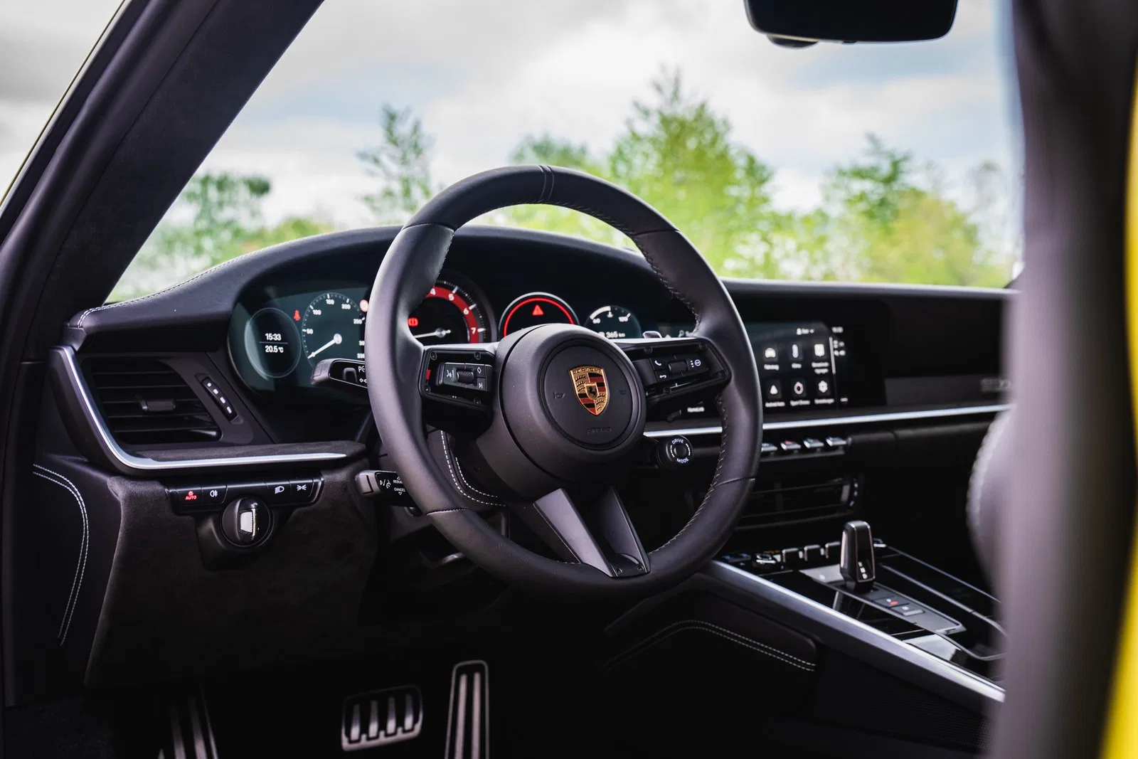 2025 Porsche 992 Dakar interior, dashboard, Schwarz