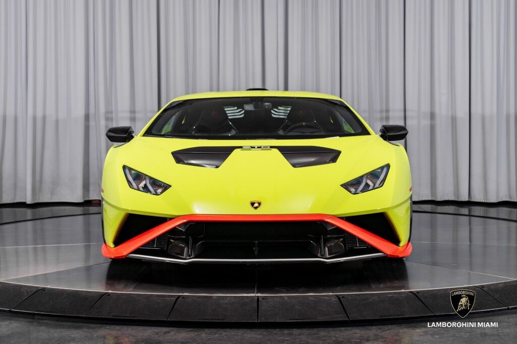 2023 Lamborghini Huracan STO