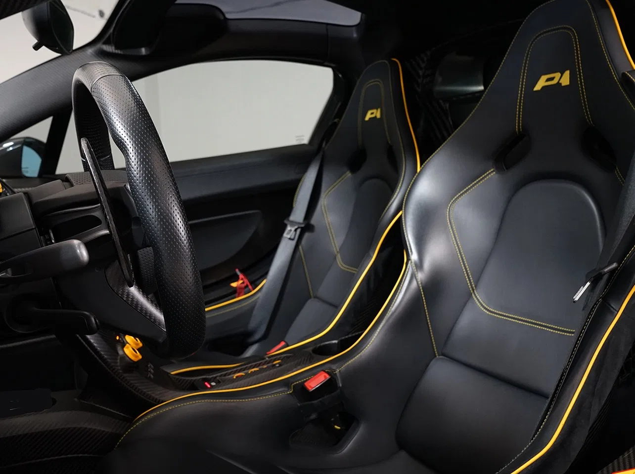 2013 McLaren P1 interior, seats, Black with Yellow inserts