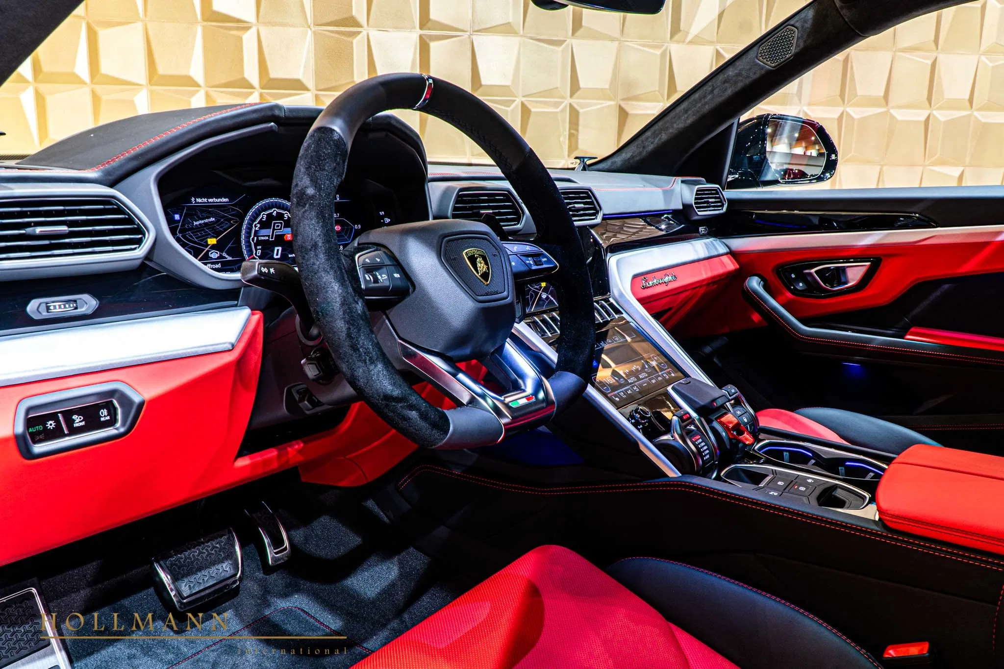2020 Mansory Urus Venatus interior, dashboard, Nero Ade / Rosso Alala