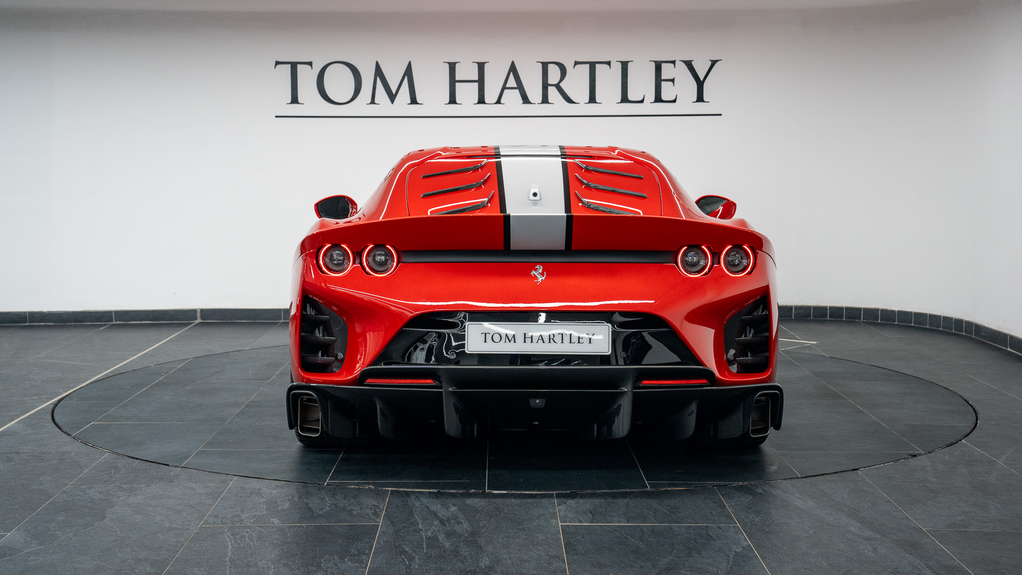 2022 Ferrari 812 Competizione, 9/13