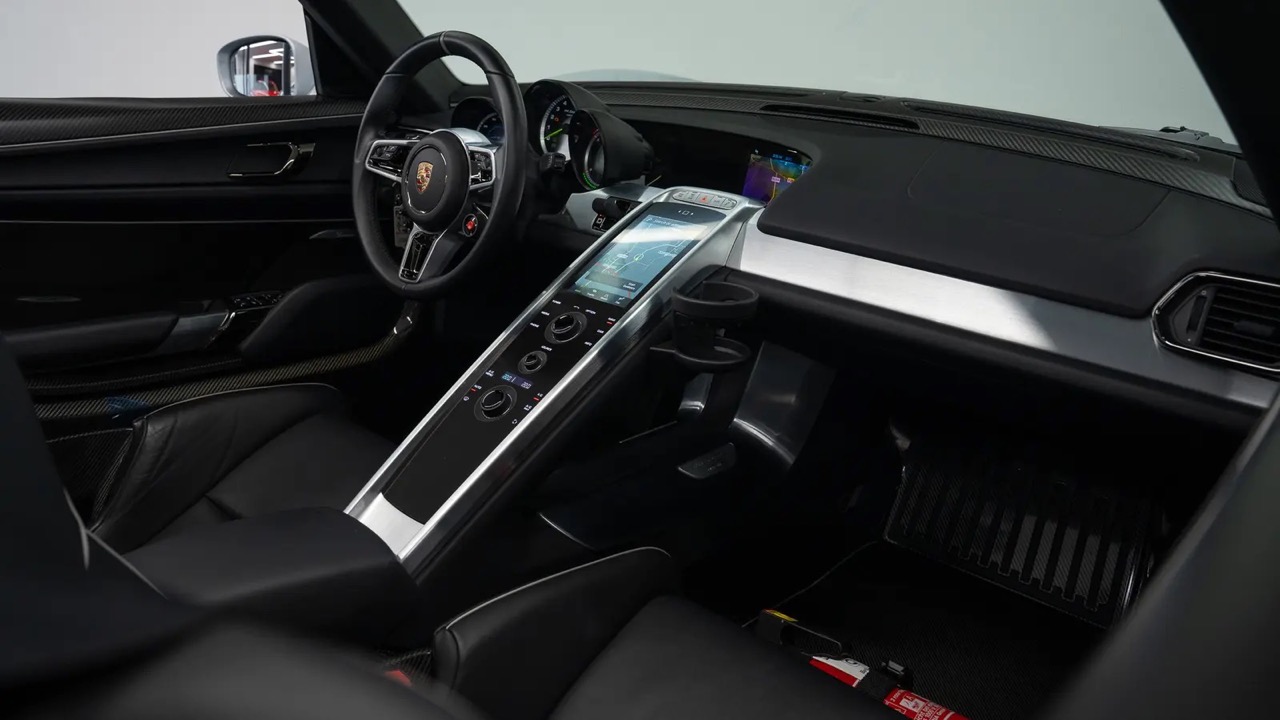 2015 Porsche 918 Spyder, 3/17