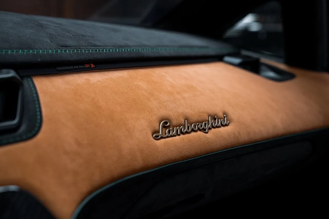 2021 Lamborghini Sián Roadster interior, door sill