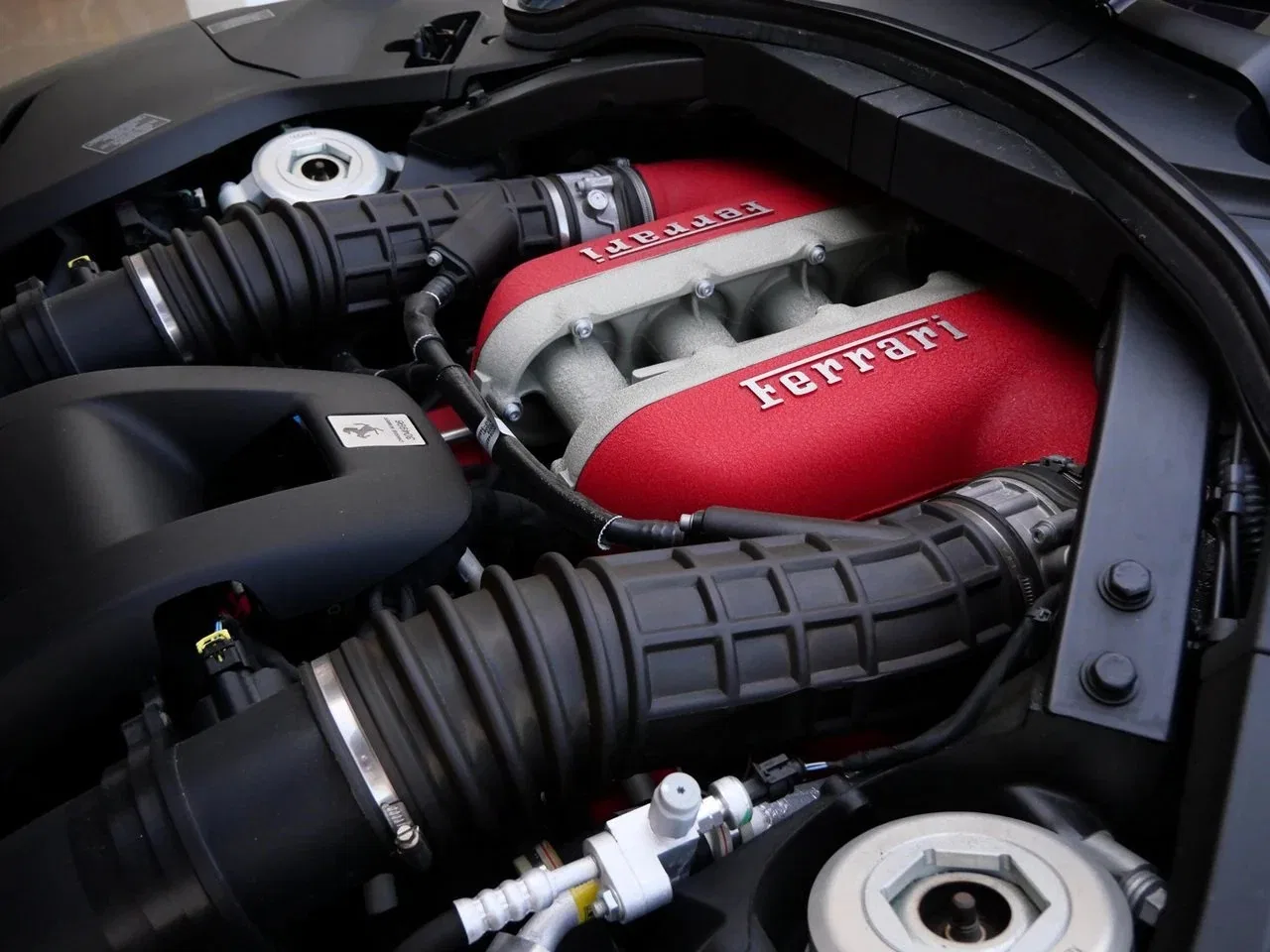 2024 Ferrari Purosangue engine