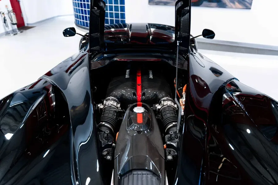 2014 Ferrari LaFerrari engine