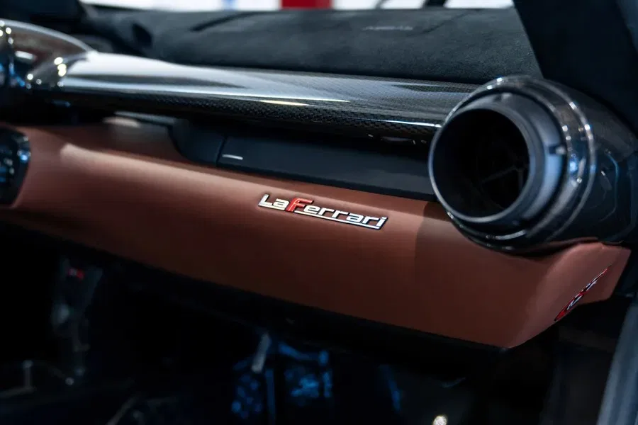 2014 Ferrari LaFerrari interior, Extra‑Range Terra Bruciata leather
