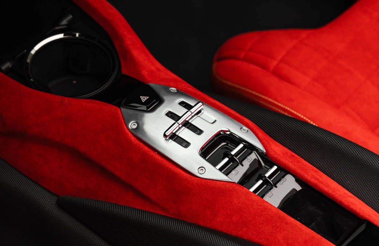 2023 Ferrari 812 Competizione Aperta, 10/17