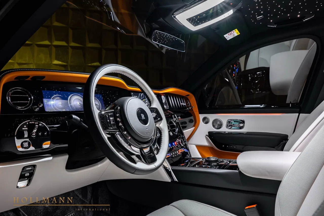 2026 Rolls-Royce Cullinan Series II interior, dashboard, Seashell