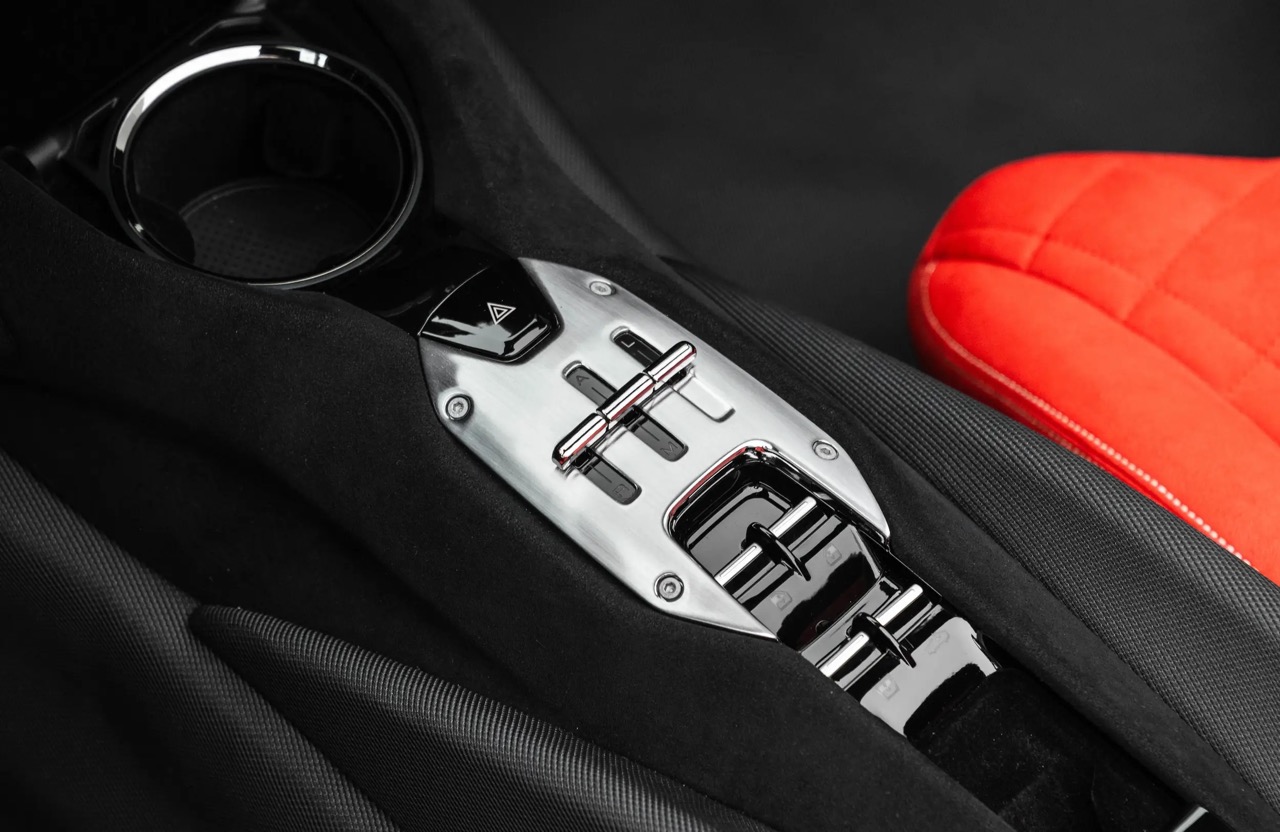 2023 Ferrari 812 Competizione A, 10/14
