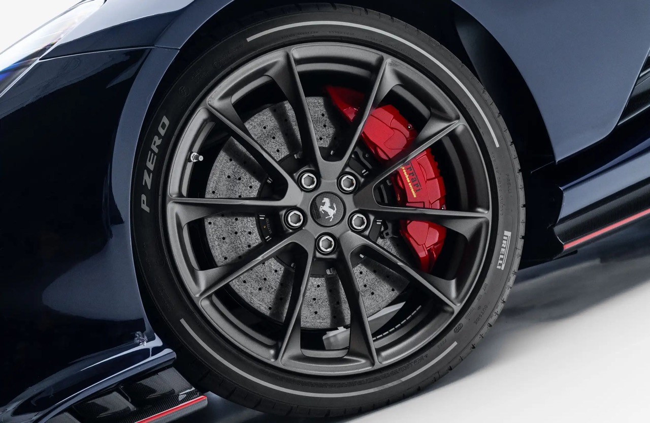 2023 Ferrari 812 Competizione A, 12/14