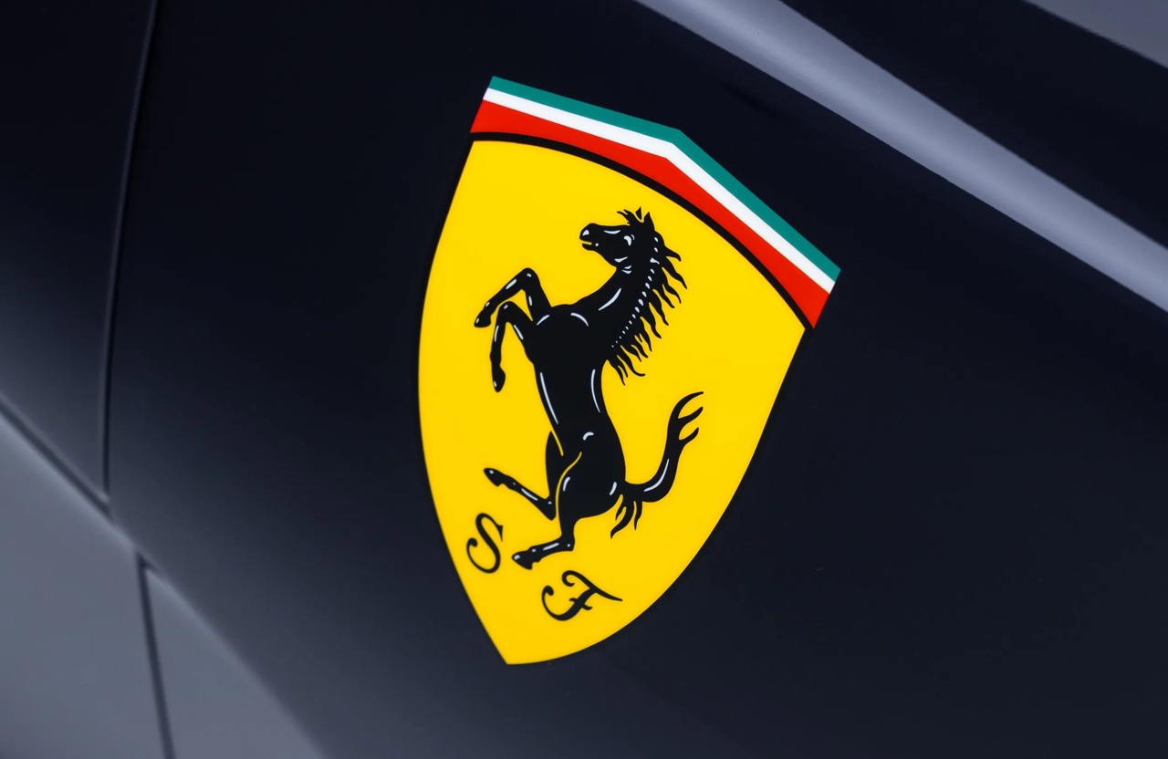2023 Ferrari 812 Competizione A, 13/14