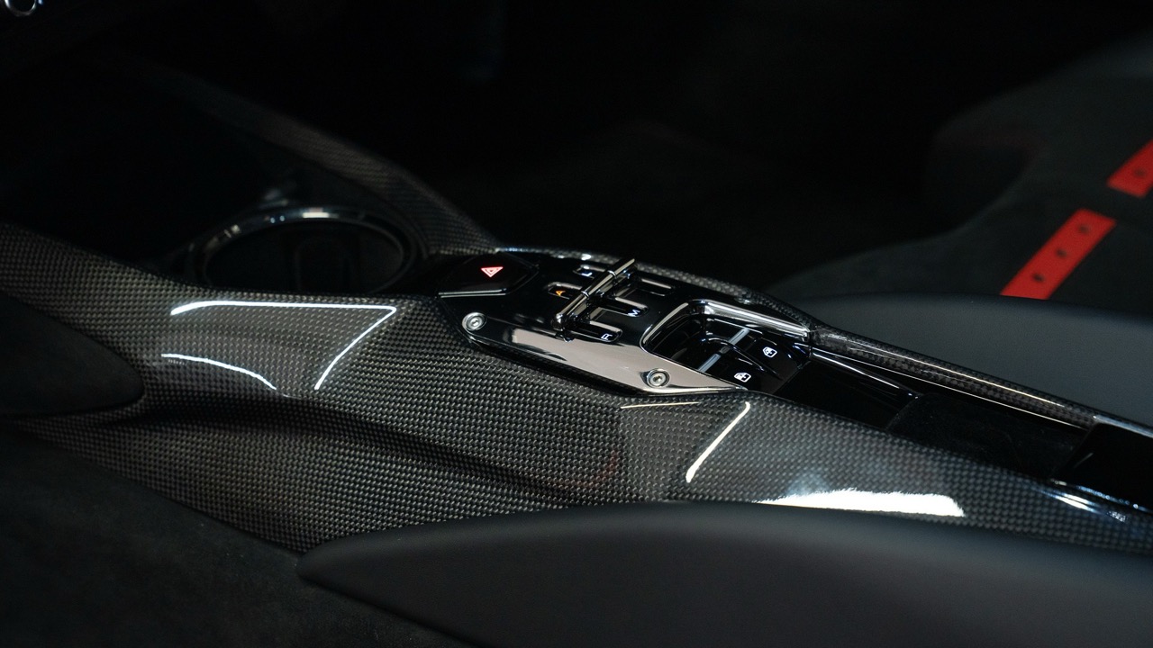 2022 Ferrari 812 Competizione, 6/13