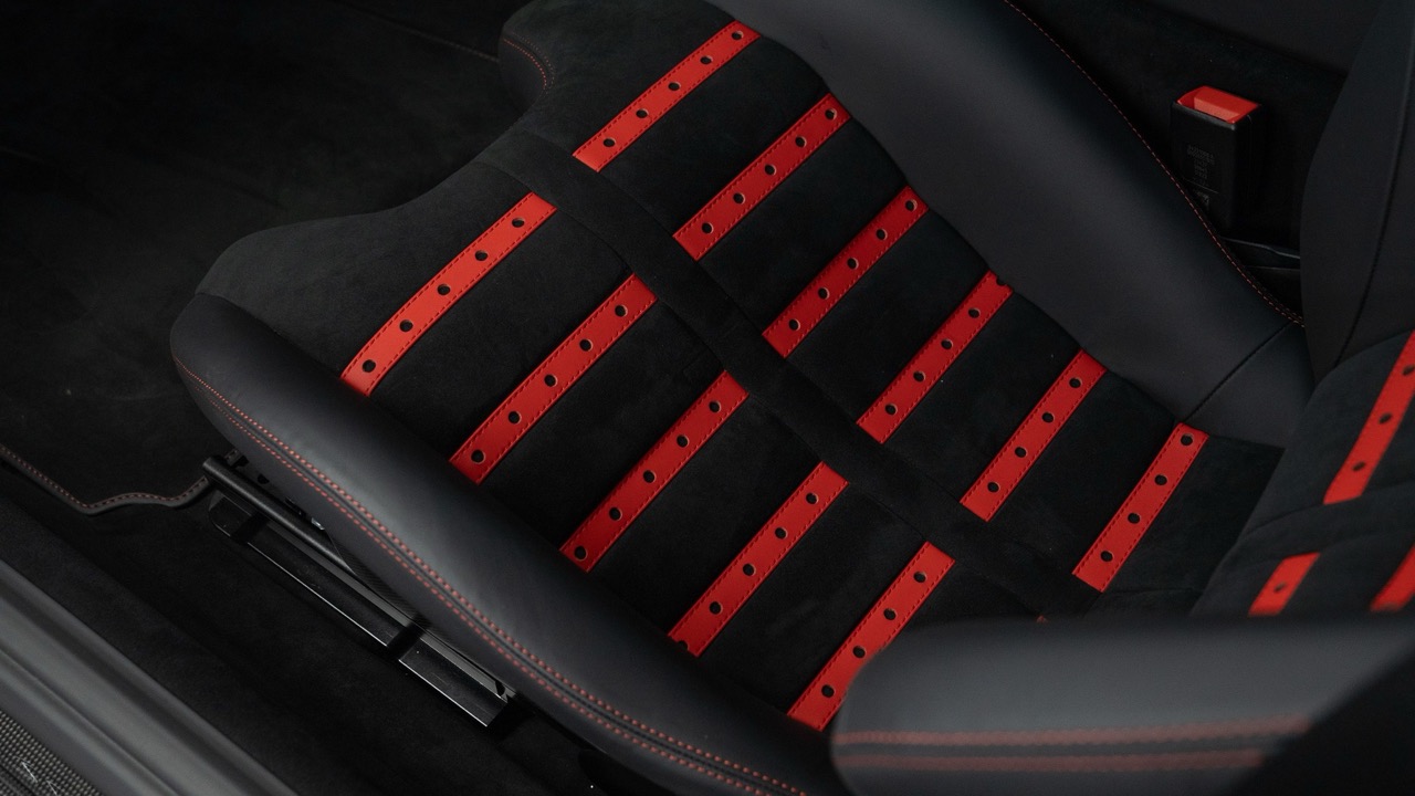 2022 Ferrari 812 Competizione, 7/13