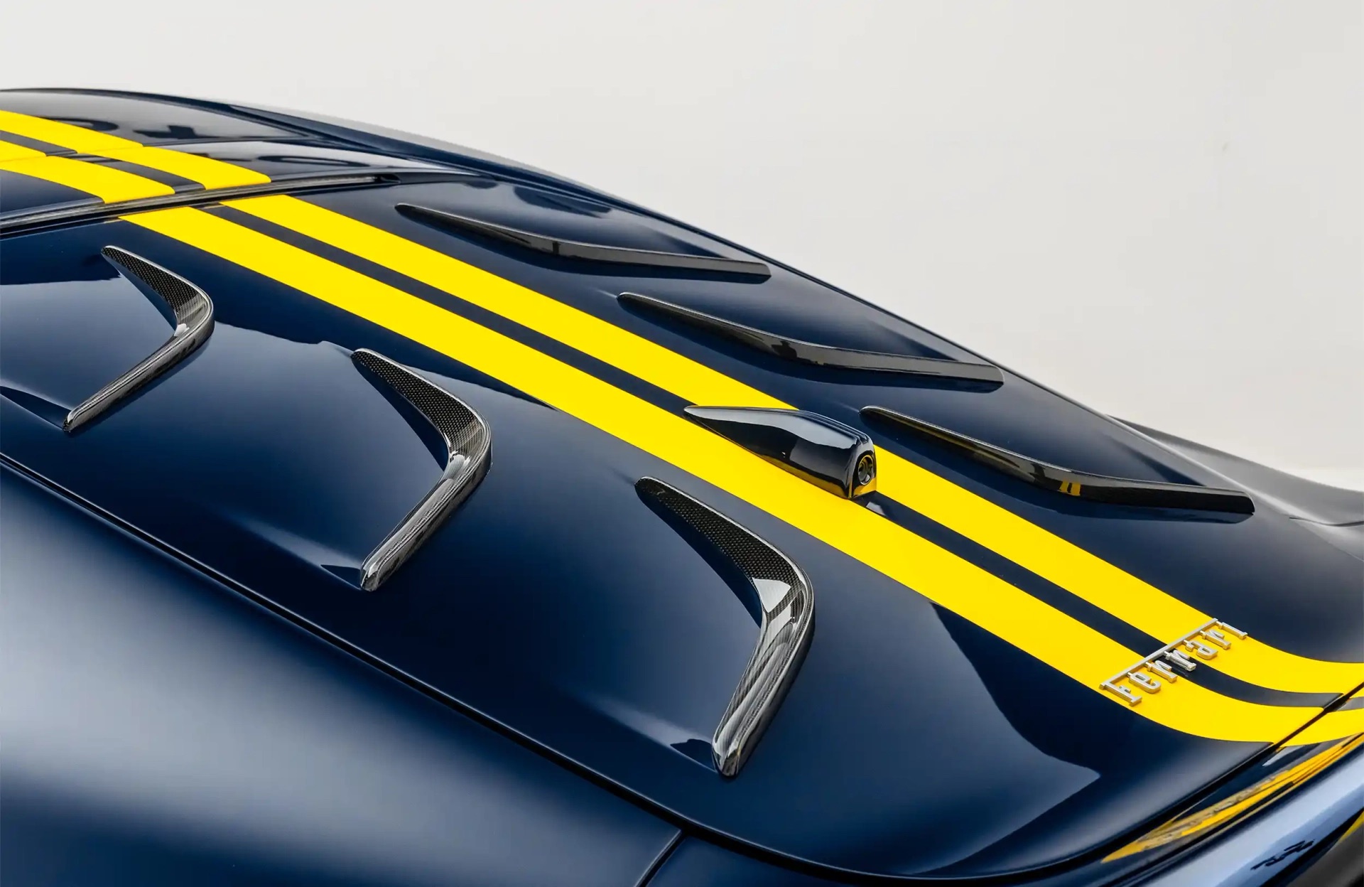 2023 Ferrari 812 Competizione, 6/12