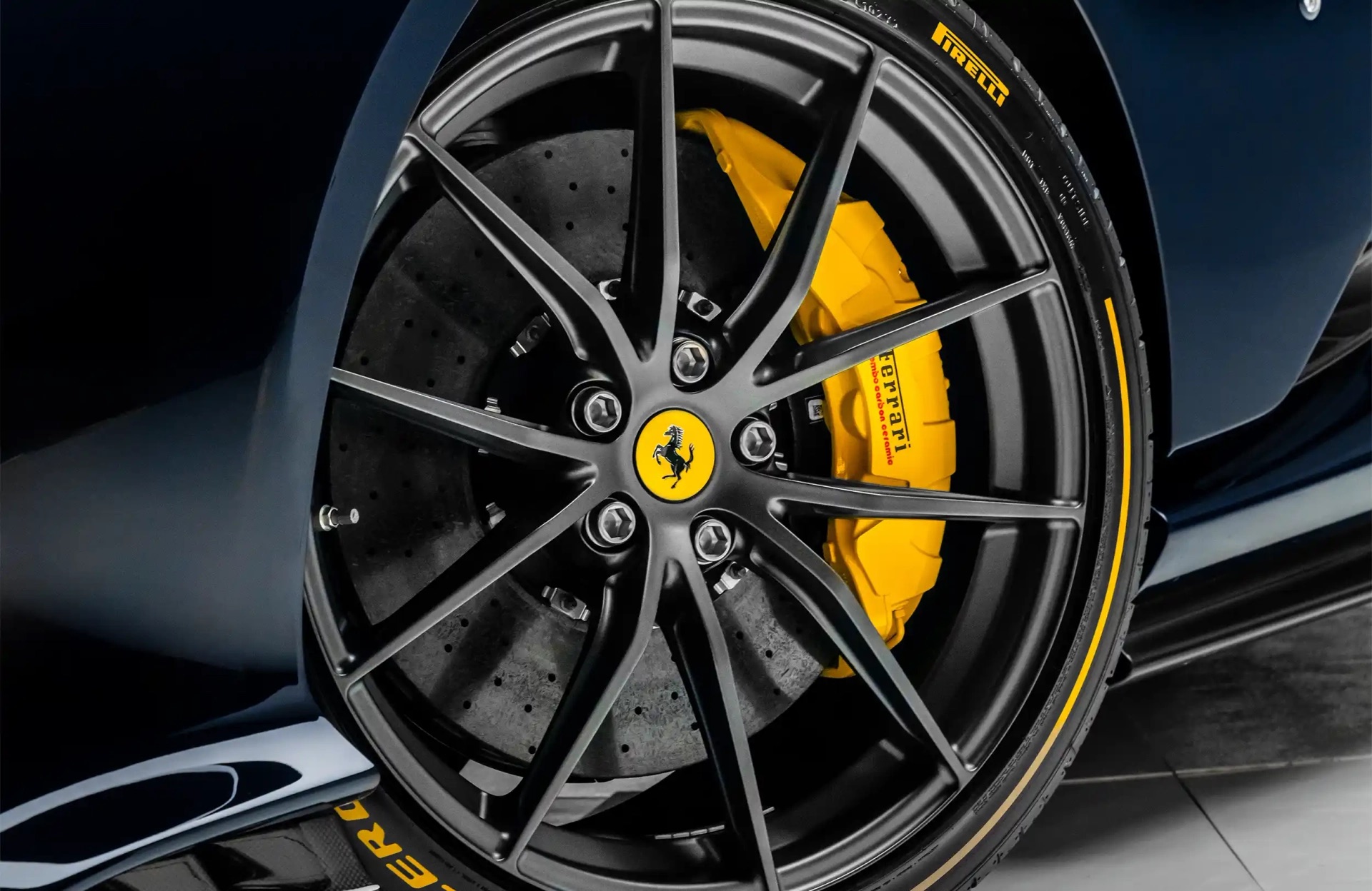 2023 Ferrari 812 Competizione, 8/12