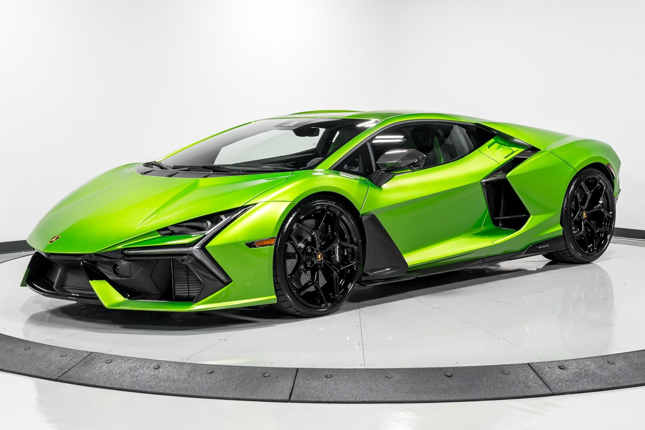 2024 Lamborghini Revuelto