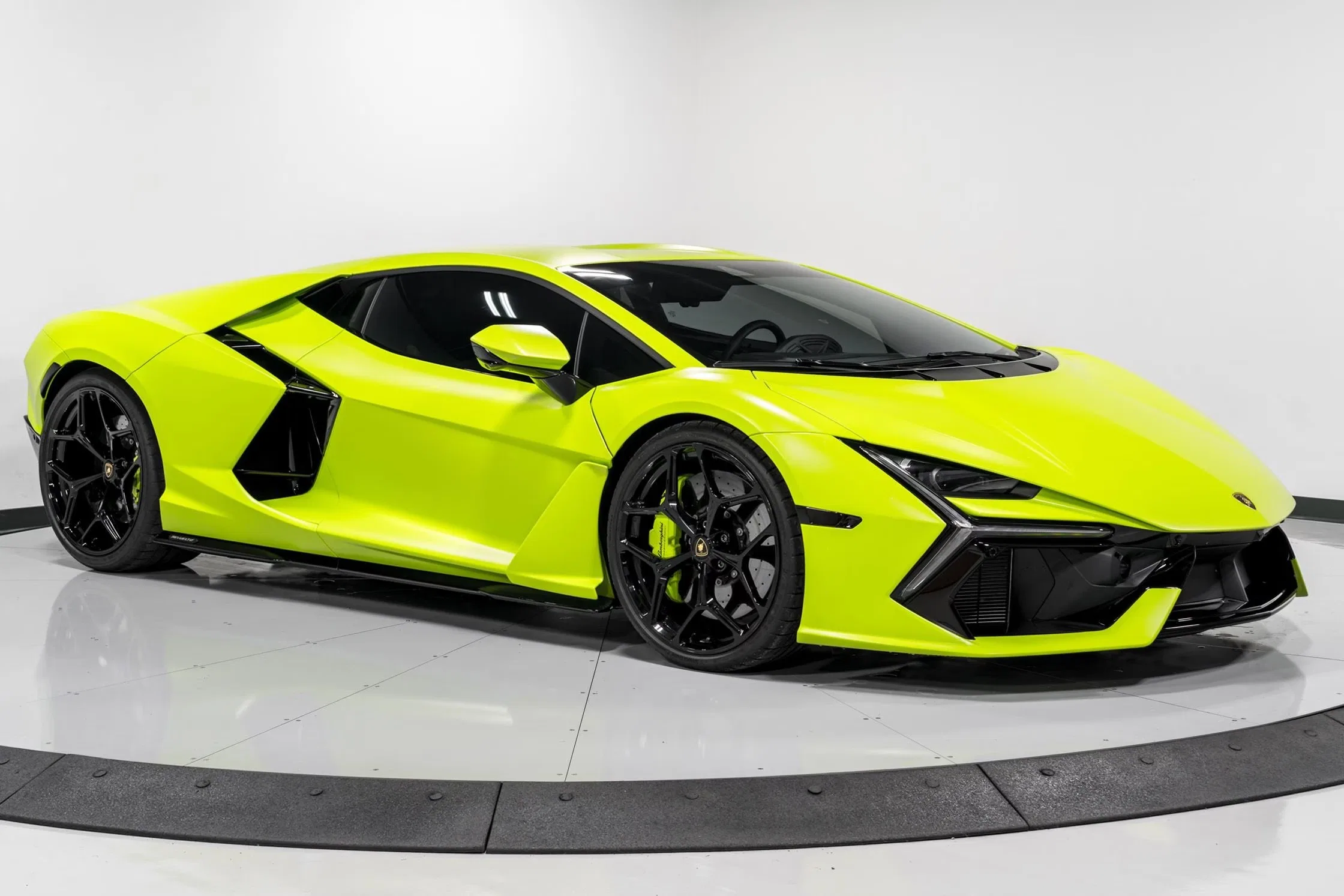 2024 Lamborghini Revuelto