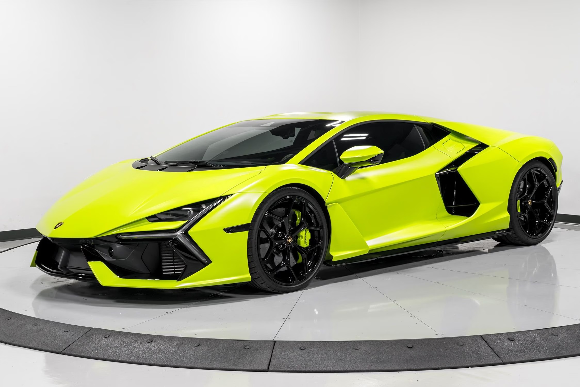 2024 Lamborghini Revuelto, 2/17