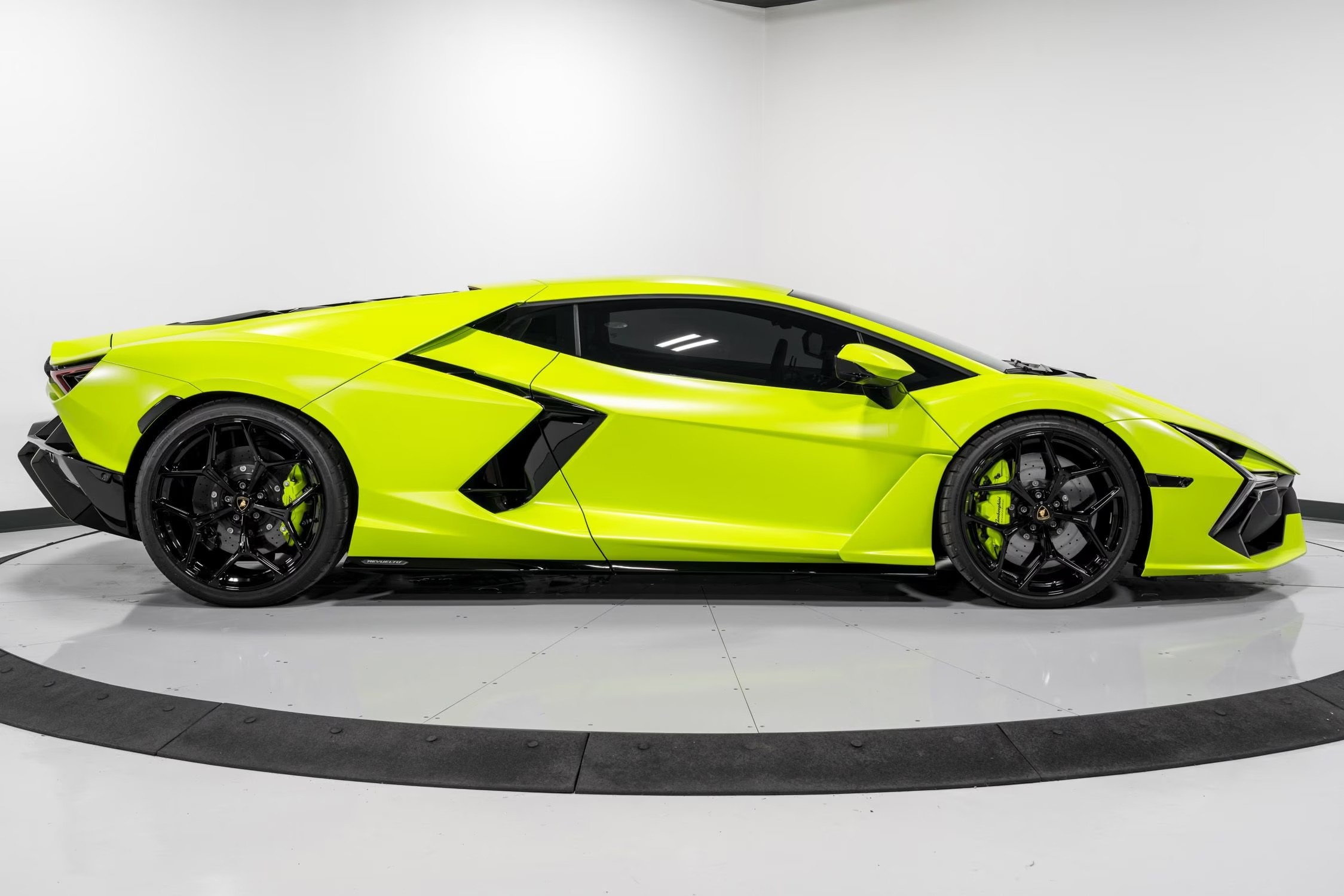2024 Lamborghini Revuelto, 10/17