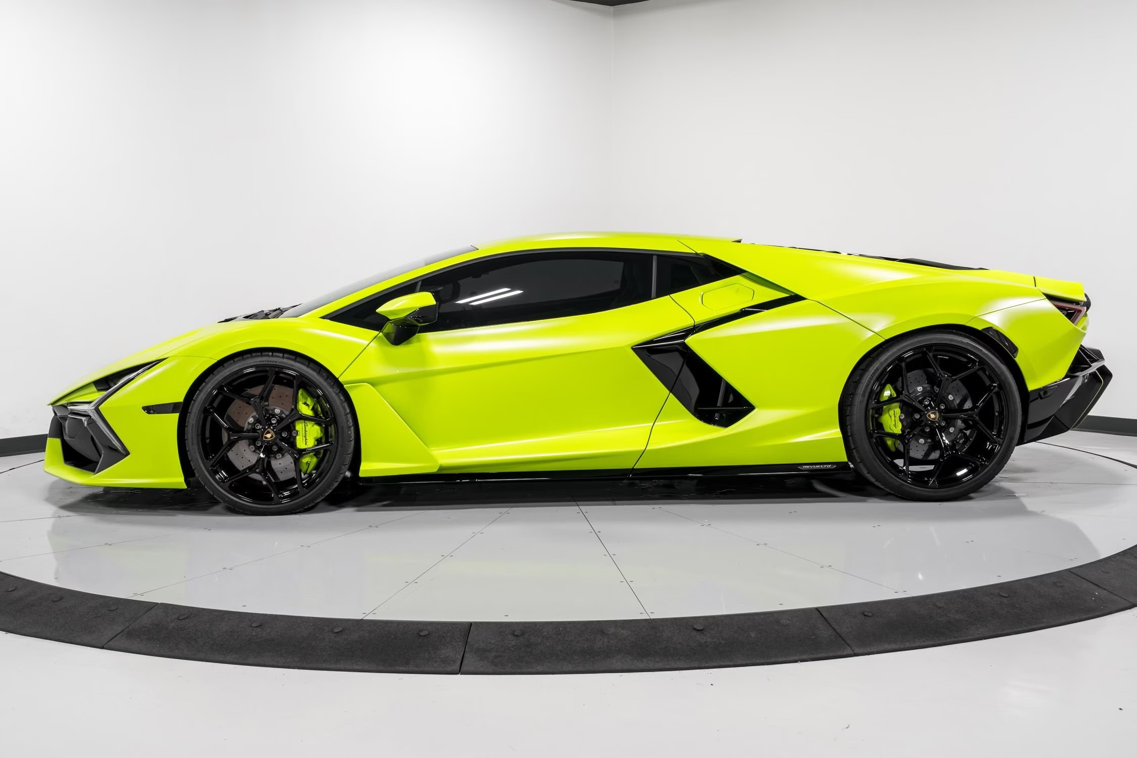 2024 Lamborghini Revuelto, 11/17
