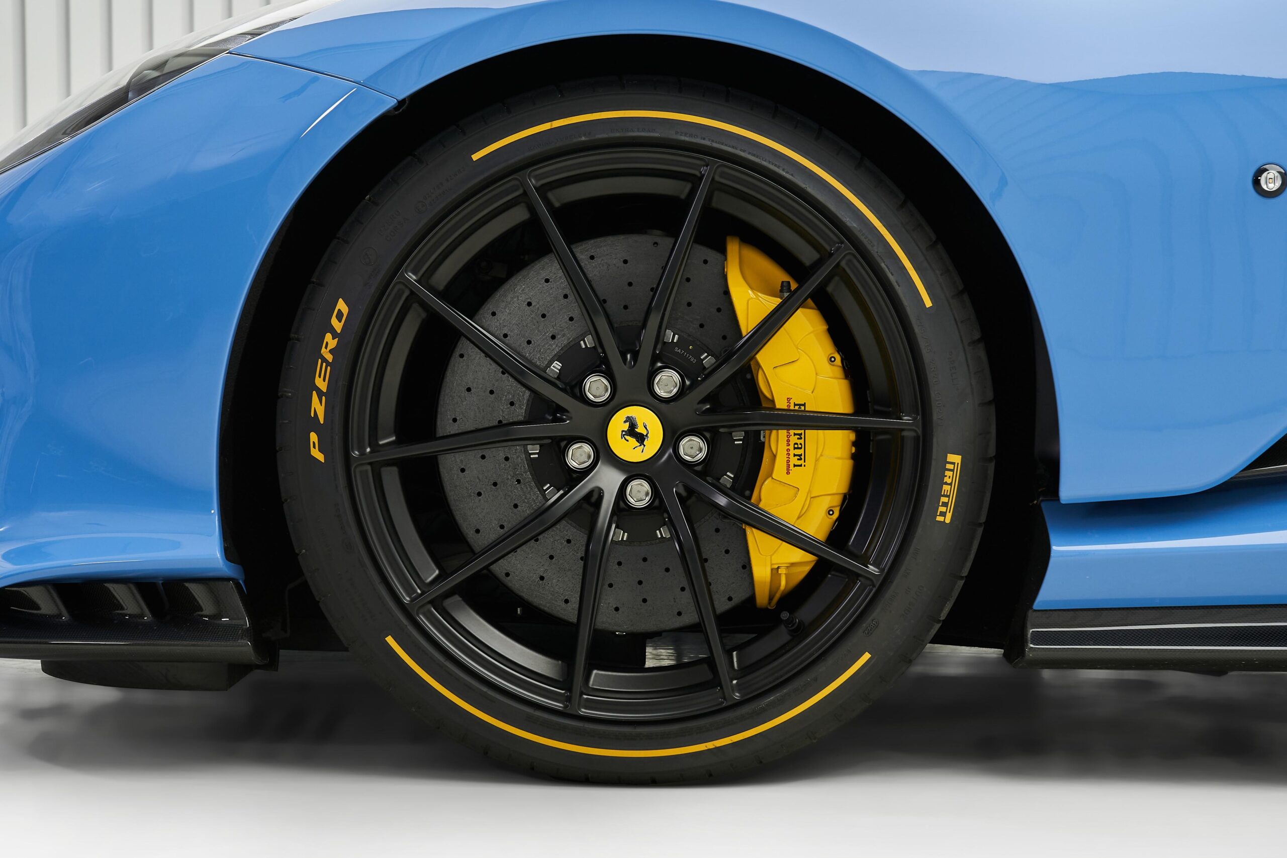 2023 Ferrari 812 Competizione, 3/9