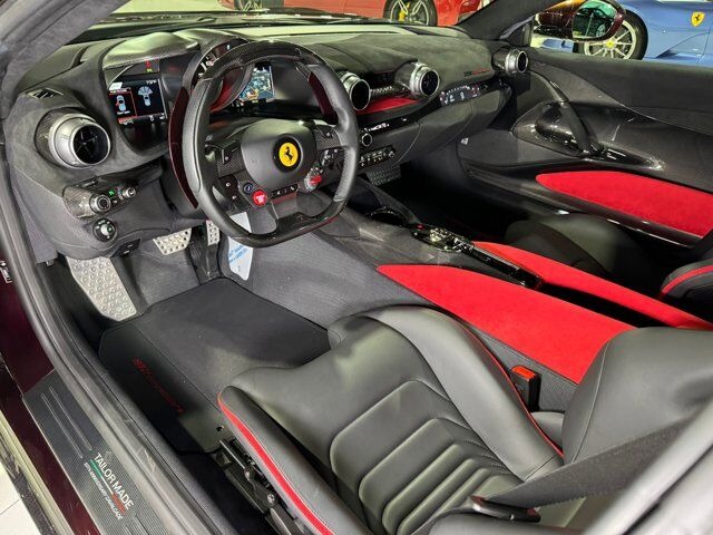 2022 Ferrari 812 Competizione, 2/15