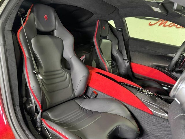 2022 Ferrari 812 Competizione, 11/15