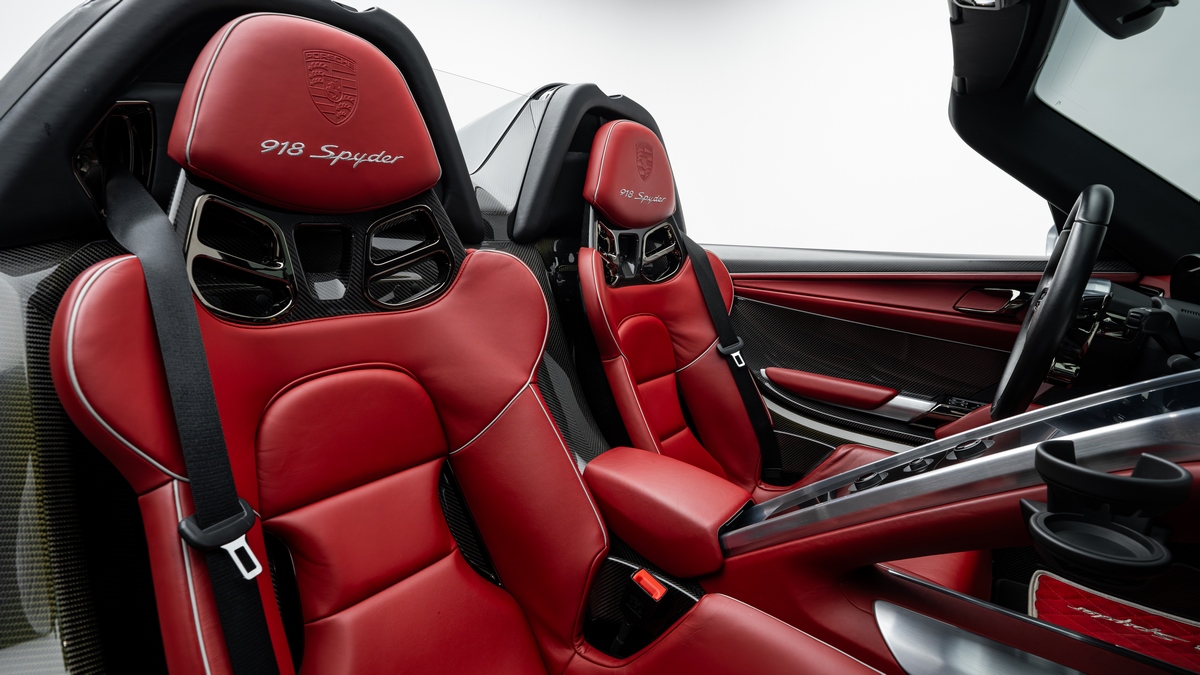 2015 Porsche 918 Spyder, 5/20