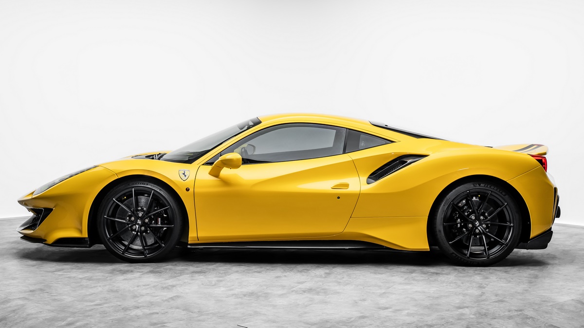 2020 Ferrari 488 Pista, 2/17