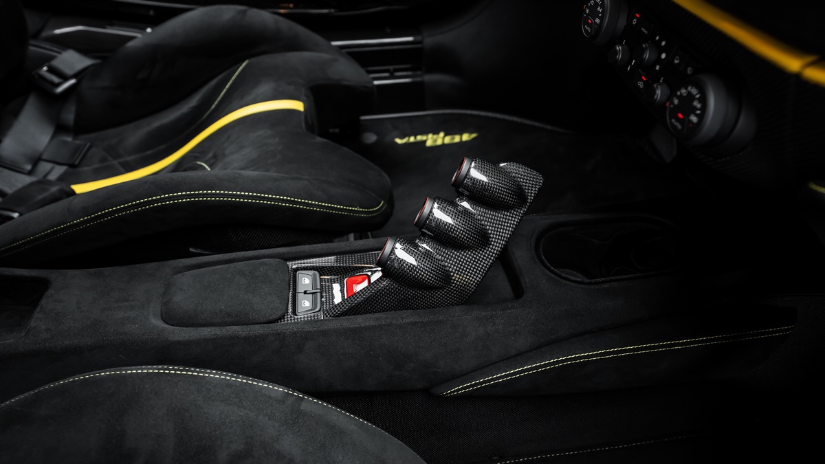 2020 Ferrari 488 Pista, 9/17