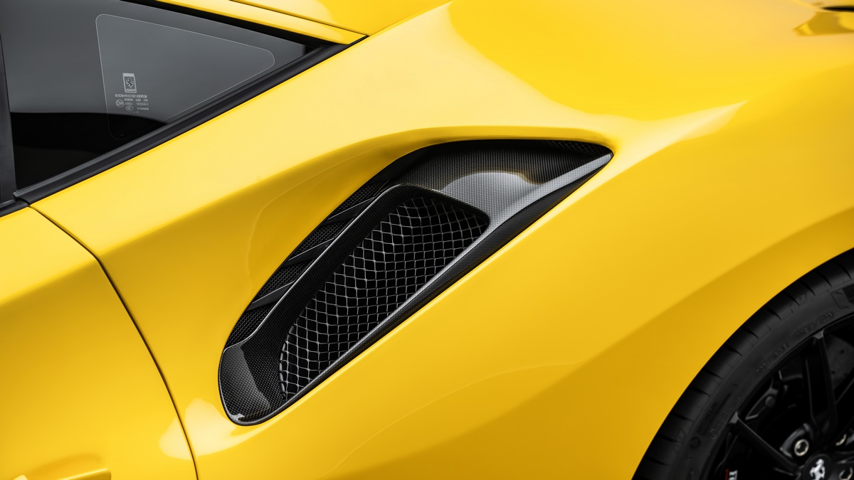 2020 Ferrari 488 Pista, 14/17