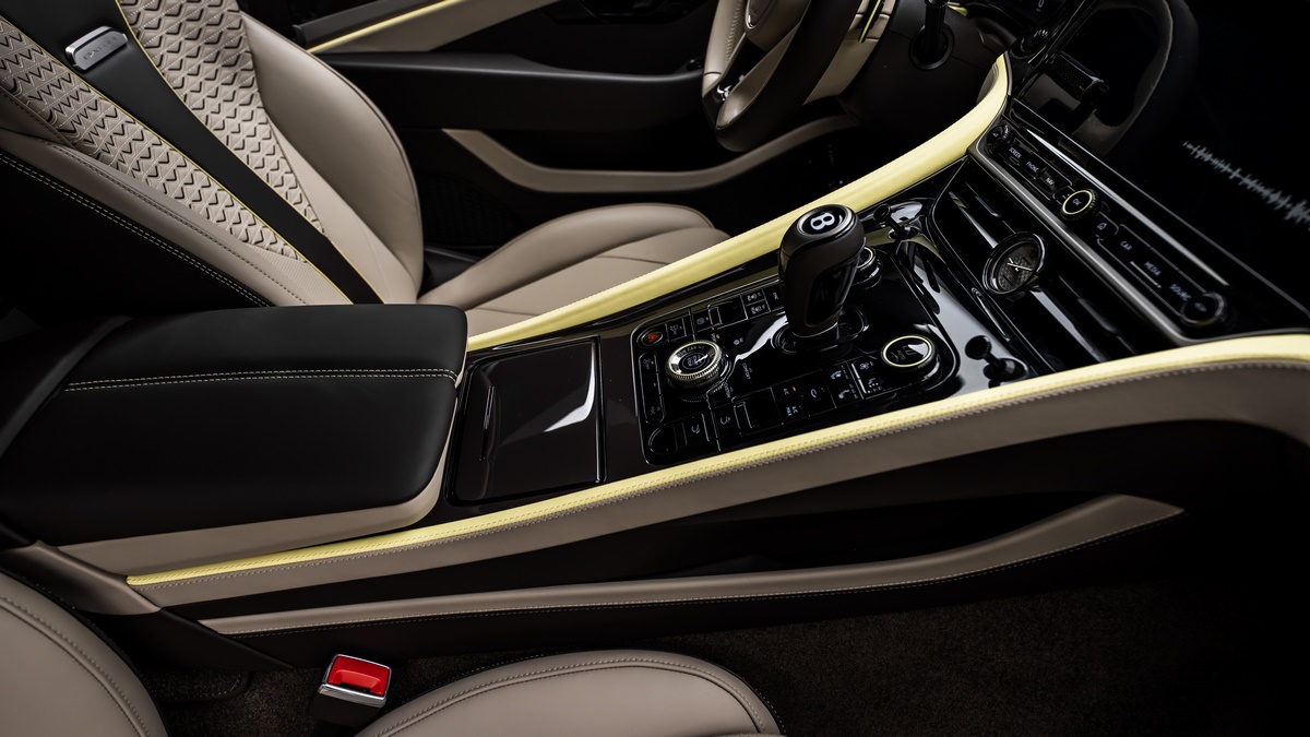 2025 Bentley Batur, 13/17
