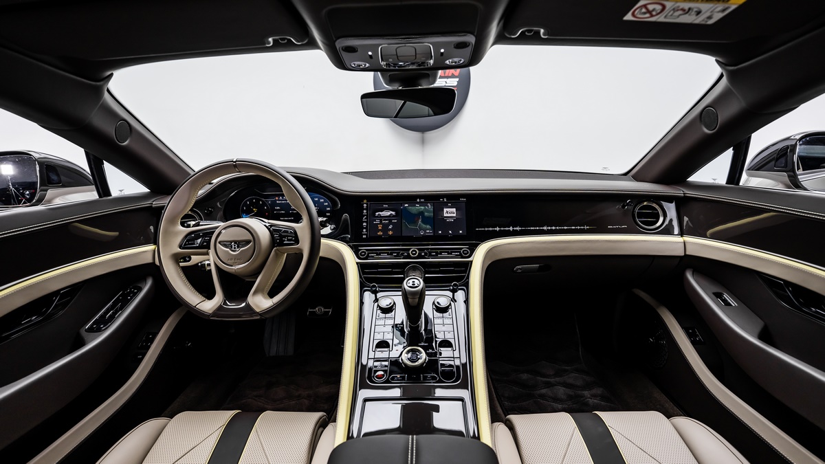 2025 Bentley Batur, 16/17
