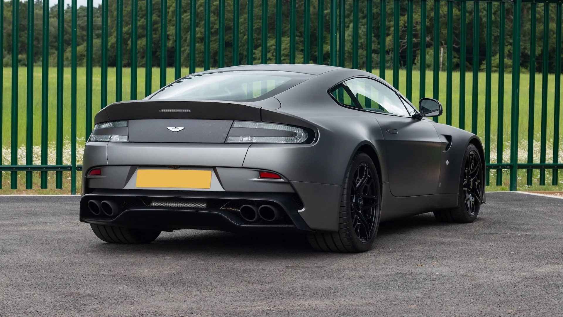 2018 Aston Martin V600 Coupe, 2/18