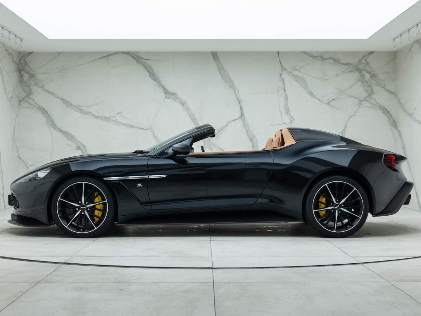 2018 Aston Martin Vanquish Zagato Speedster, 16/18