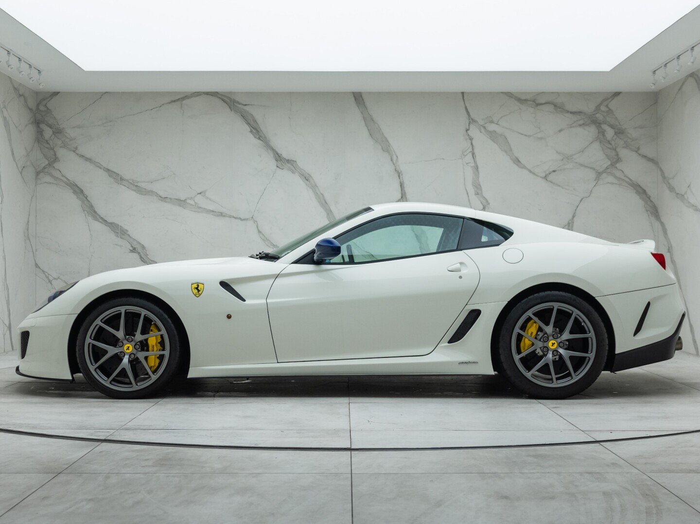2011 Ferrari 599 GTO, 16/18