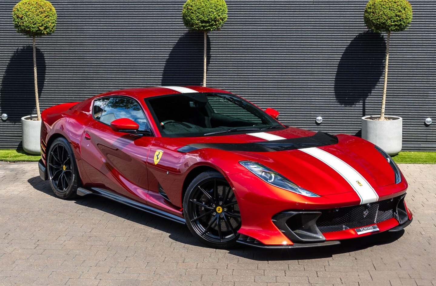 2022 Ferrari 812 Competizione, 15/17