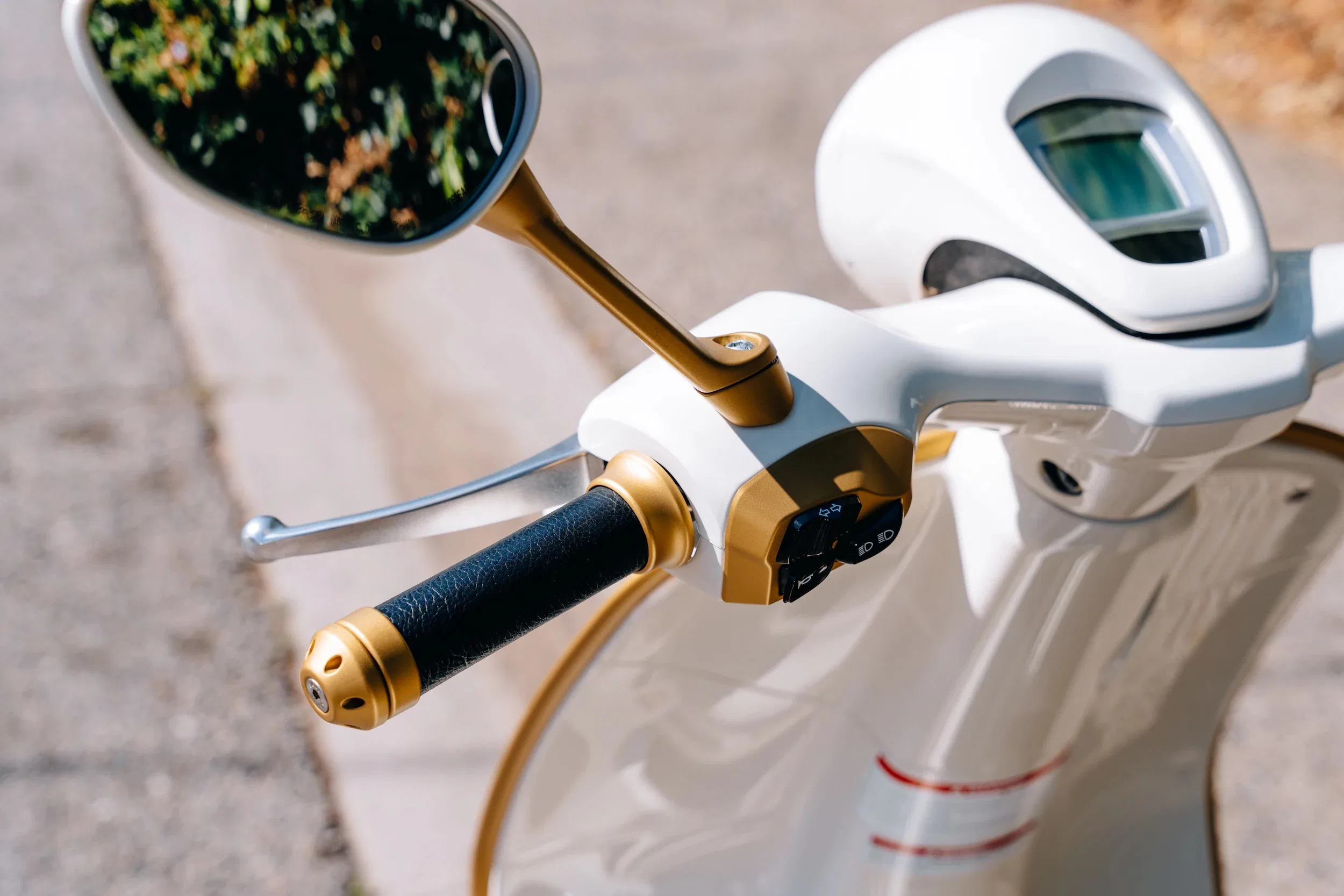 2023 Vespa 946 Christian Dior interior
