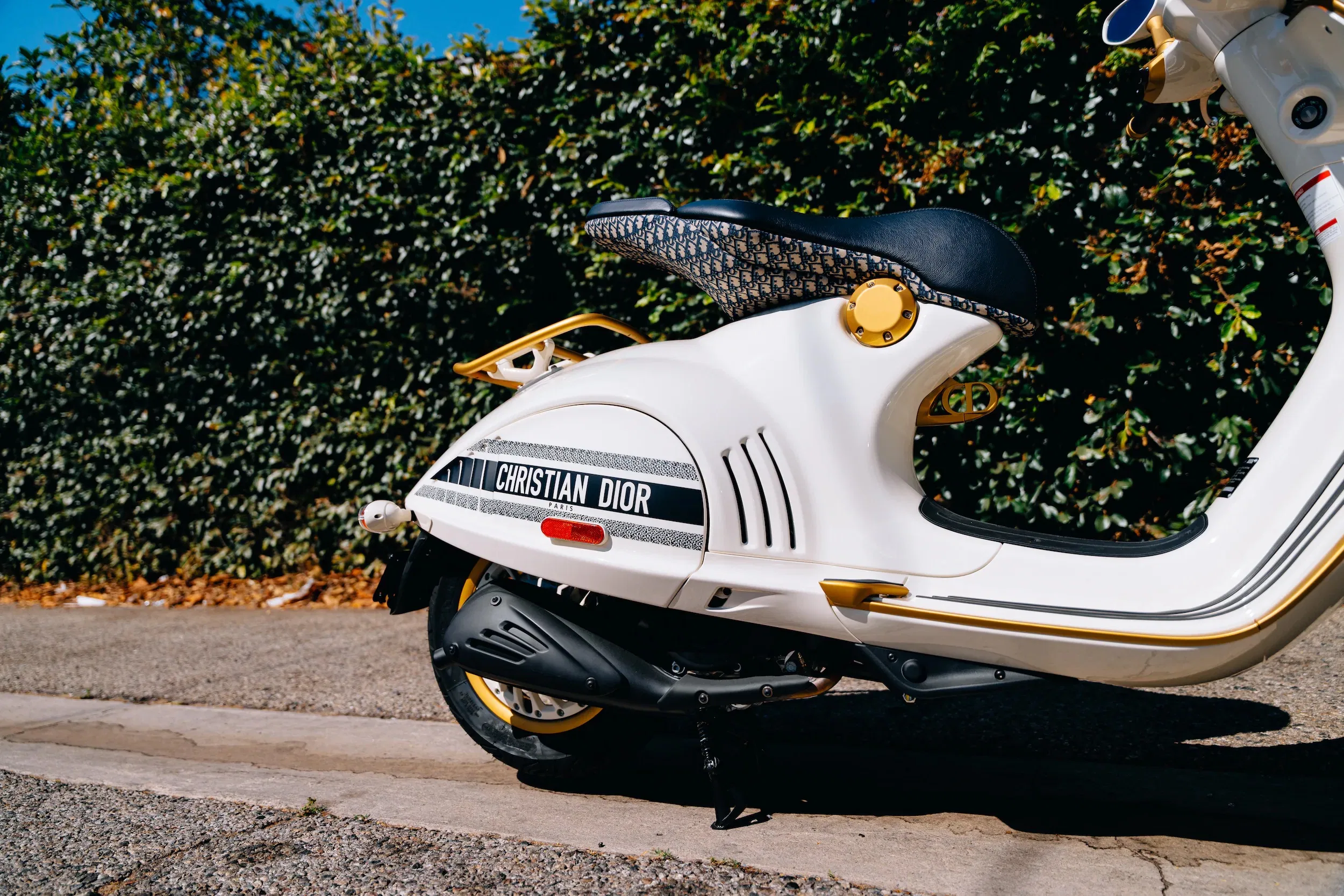 2023 Vespa 946 Christian Dior for sale, exterior