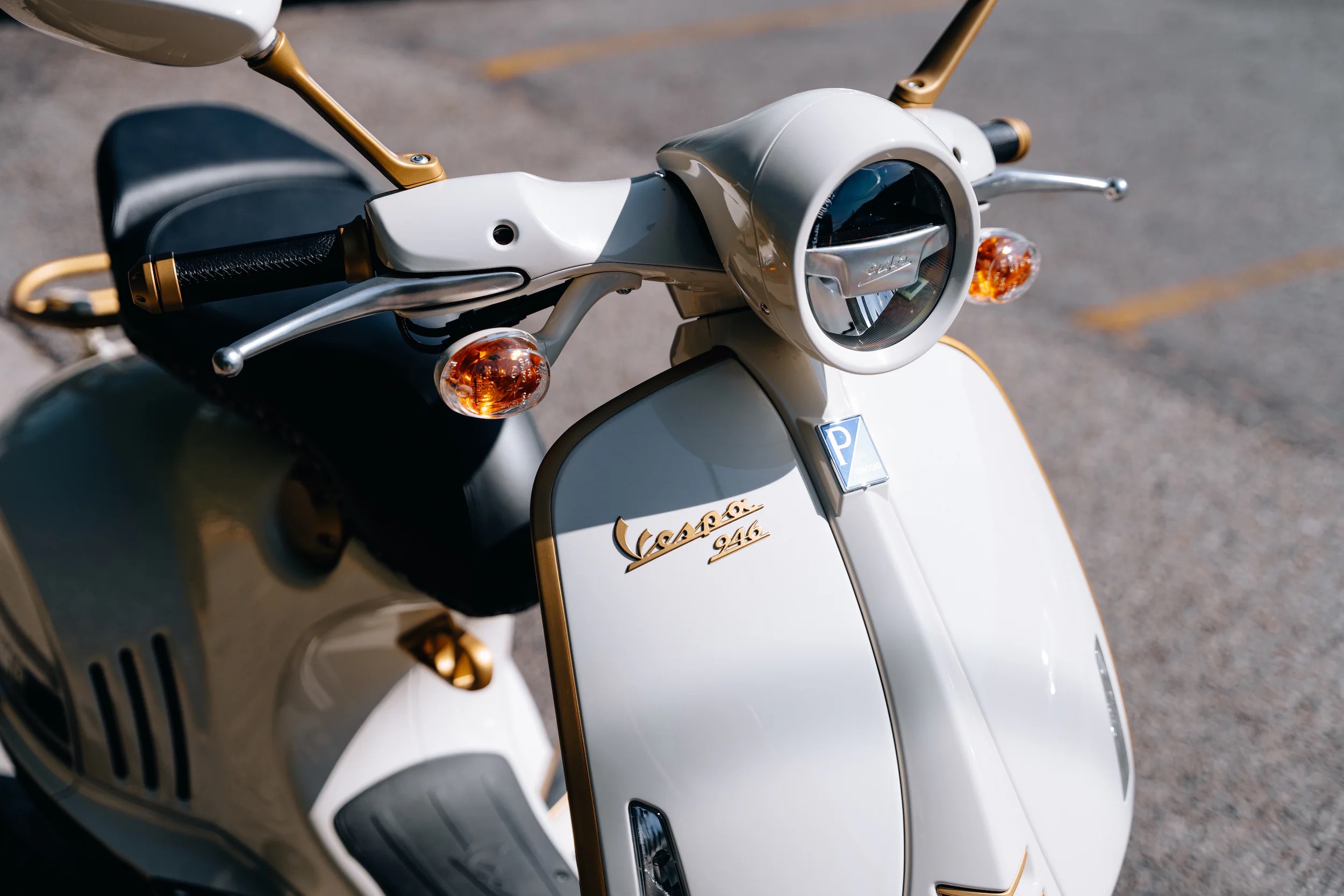 2023 Vespa 946 Christian Dior, 4/10