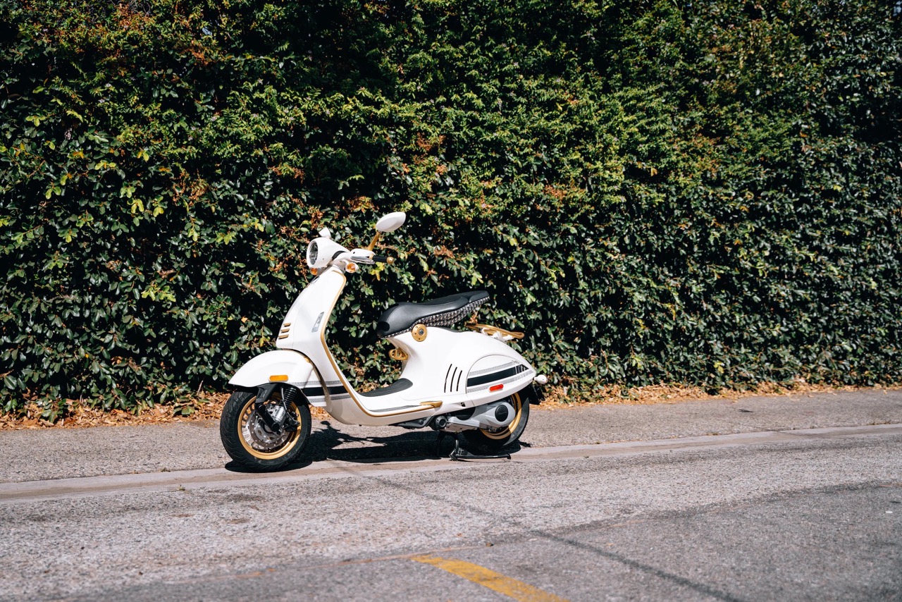 2023 Vespa 946 Christian Dior, 5/10