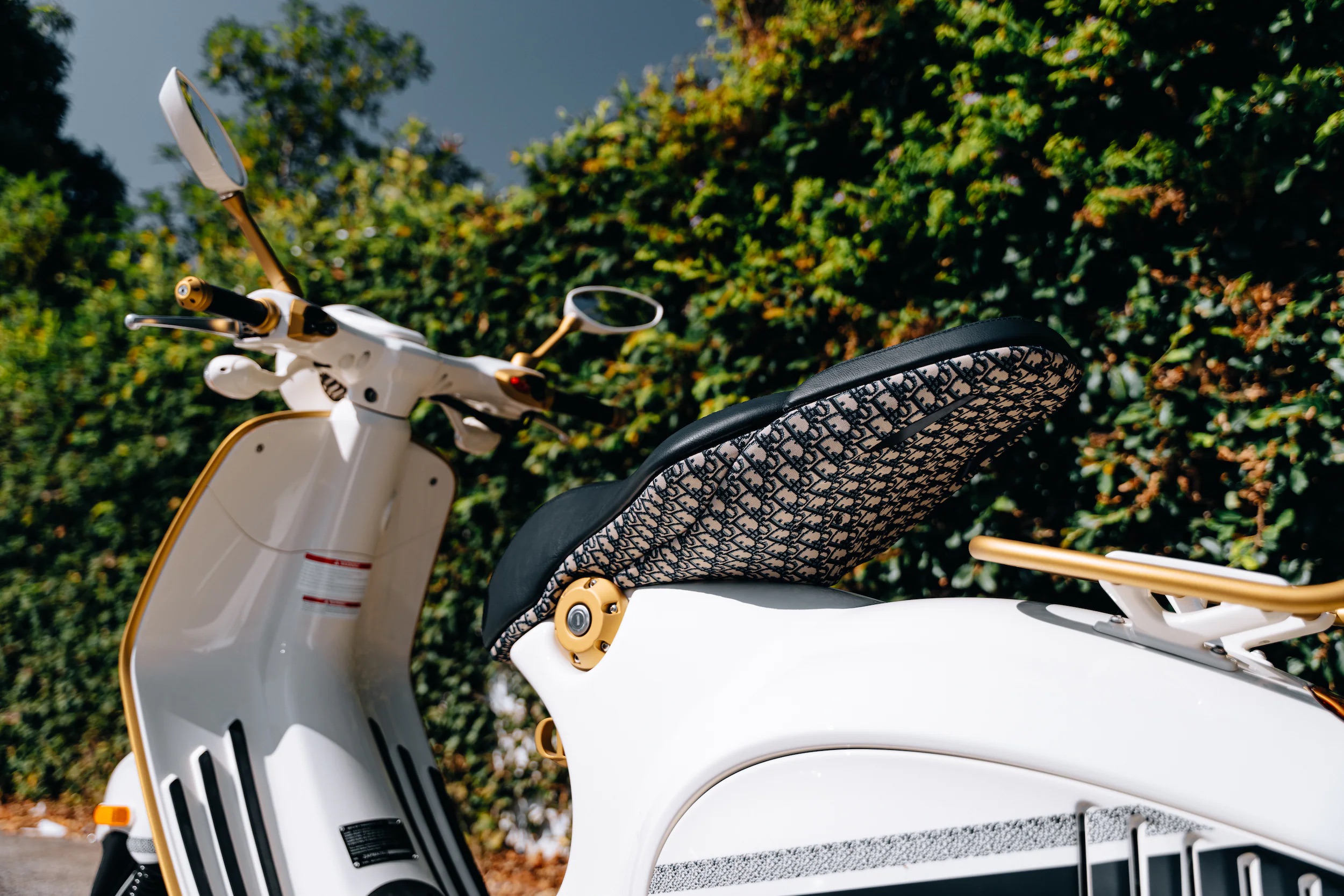 2023 Vespa 946 Christian Dior, 9/10