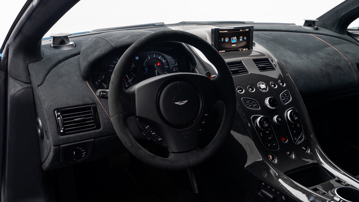 2016 Aston Martin Vantage GT12, 5/19
