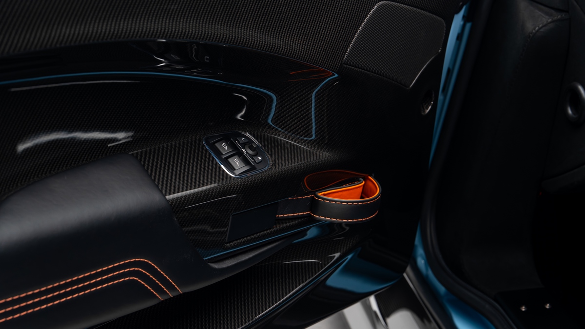 2016 Aston Martin Vantage GT12, 14/19