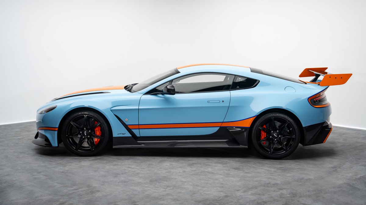 2016 Aston Martin Vantage GT12, 15/19