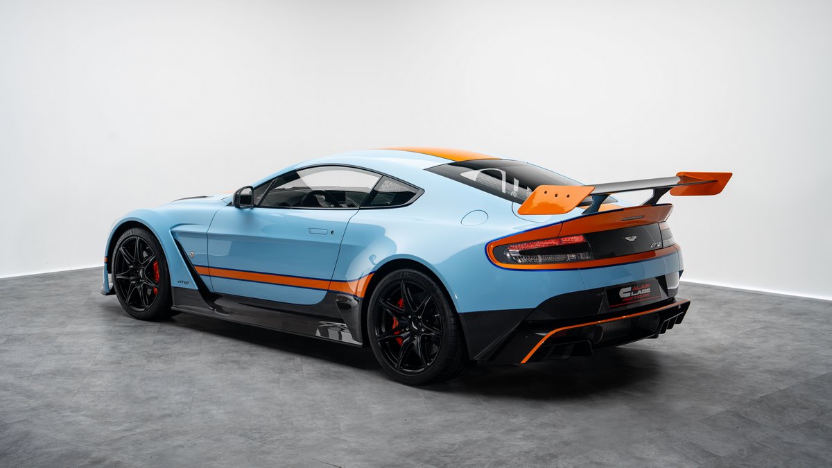 2016 Aston Martin Vantage GT12, 16/19