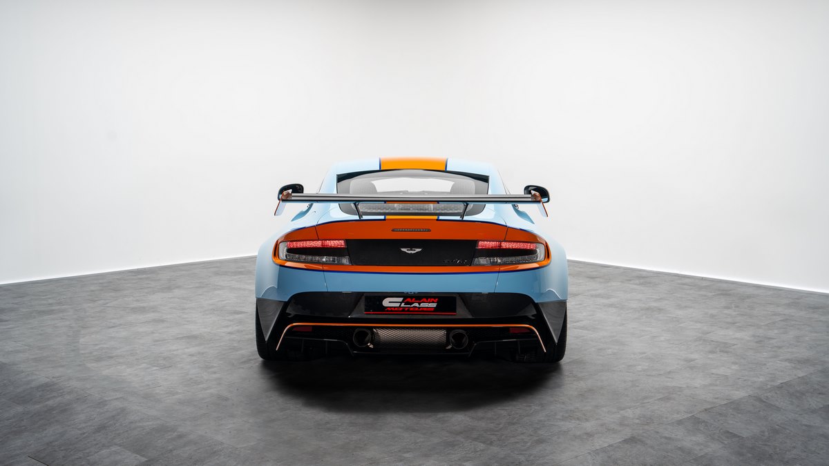 2016 Aston Martin Vantage GT12, 17/19