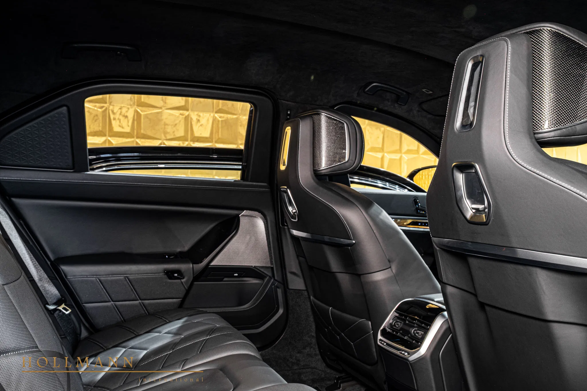 2025 Armored BMW 7 Series interior, seats