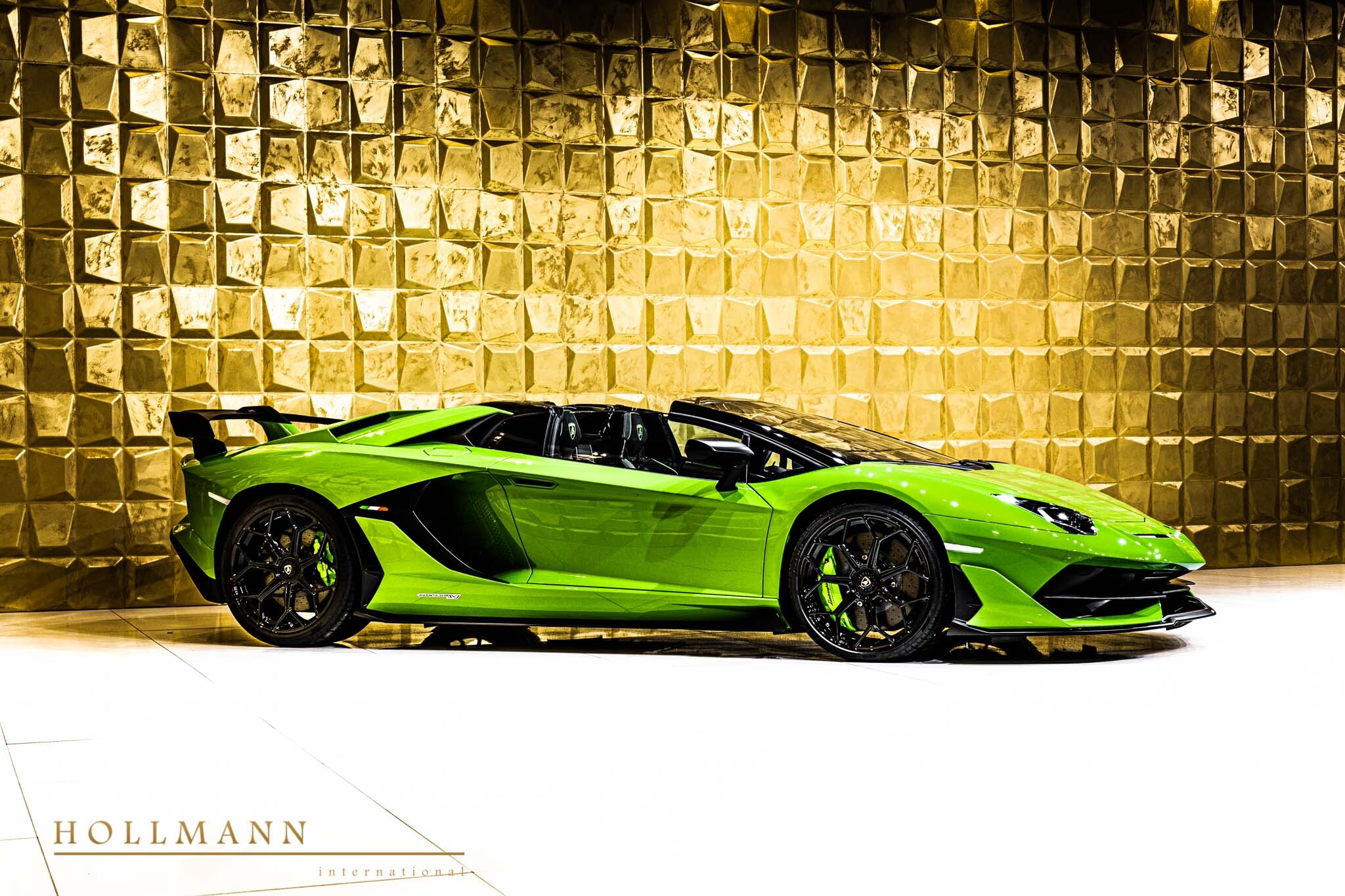 2020 Lamborghini Aventador SVJ Roadster, 2/17