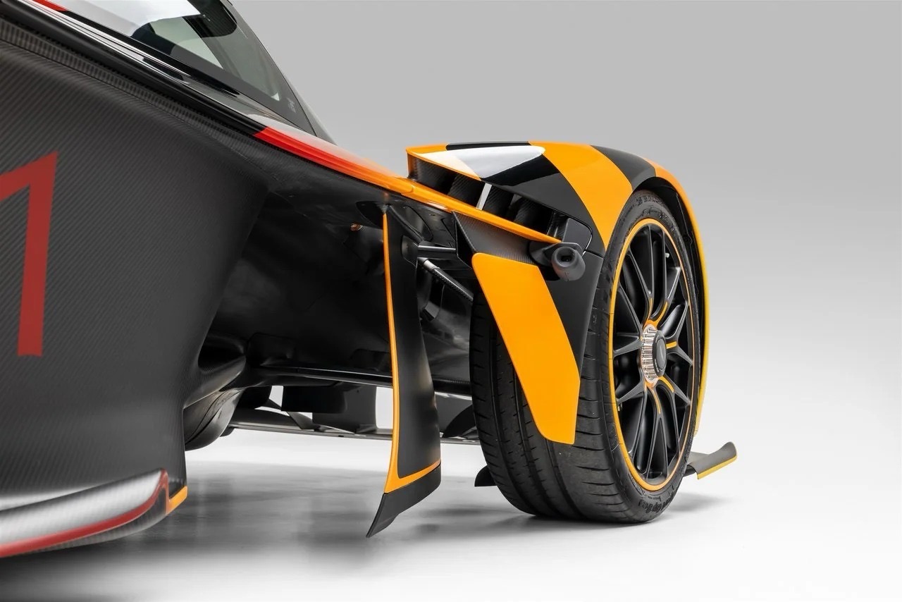 2024 Aston Martin Valkyrie, 6/16